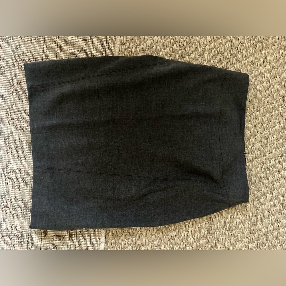 LOFT SIZE 2 pencil skirt! Perfect for work or interviews!!! Only worn once!
